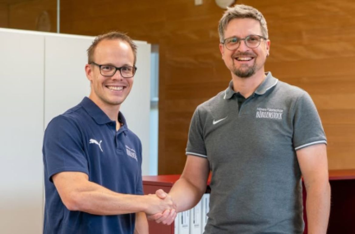 Herzlich willkommen im HFB-Team, Roger Gisler

Wir freuen uns, mit Roger Gisler einen neuen Kursleiter an der HFB begrüssen zu dürfen. Seine Anstellung ist nicht nur eine Massnahme auf vergangene Pensenreduktionen, sondern auch ein vorausschauender, strategischer Schachzug im Hinblick auf die bevorstehende Pensionierung von Hans Kaiser im kommenden ...