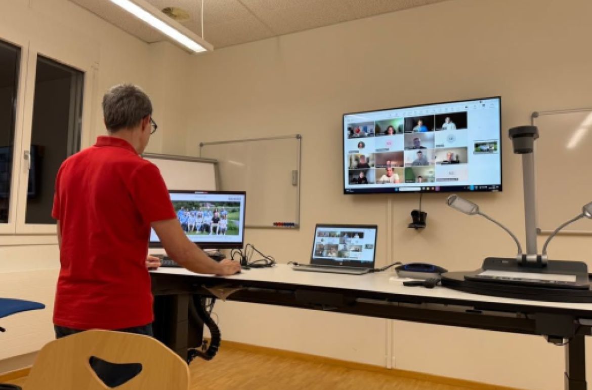 Erfolgreicher Start für den PJ 251 – ein Meilenstein nach der HBB-Reform

Mit dem Auftakt-Webinar ist der Lehrgang PJ 251 erfolgreich gestartet. Die angehenden Projektleiterinnen, Projektleiter und Holztechniker HF haben damit den ersten Schritt in ihre berufliche Weiterentwicklung gemacht. Besonders erwähnenswert: Es ist unser erster ...