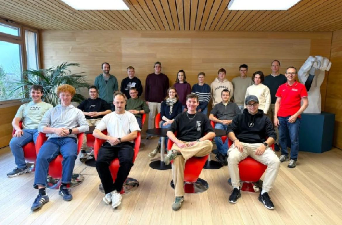 Herzlich willkommen an der HF Bürgenstock!

In der letzten Woche durften wir die neue Klasse PJ 251 an der HF Bürgenstock begrüssen. Die Teilnehmenden starten ihre Weiterbildung als dipl. Holztechniker:in HF Schreinerei/Innenausbau oder als Projektleiter:in Schreinerei.

Das Blocksystem der HF Bürgenstock bietet ihnen dabei eine ideale Struktur: ...