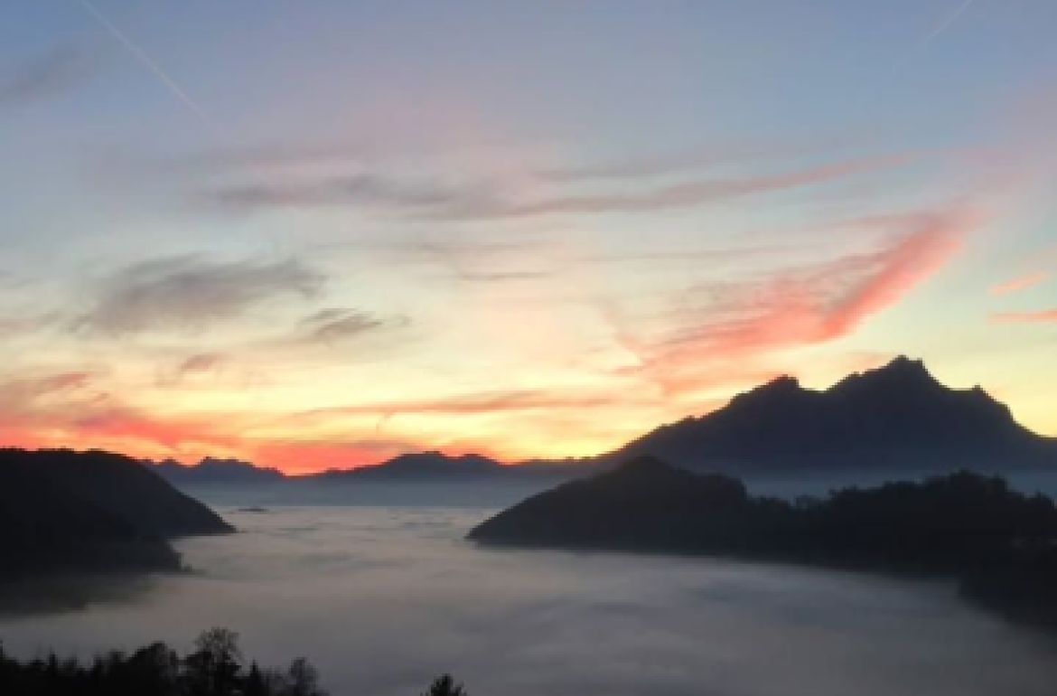 Zeit für eine Pause – bis bald im 2026!
Die HF Bürgenstock bleibt bis und mit Sonntag, 4. Januar 2026 geschlossen.
Ab Montag, 5. Januar, sind wir wieder mit frischer Energie für euch da.

Wer die ruhige Zeit für die Planung der nächsten Weiterbildung nutzen möchte, findet auf unserer Website alle Informationen zu unseren Angeboten.

Wir wünschen ...