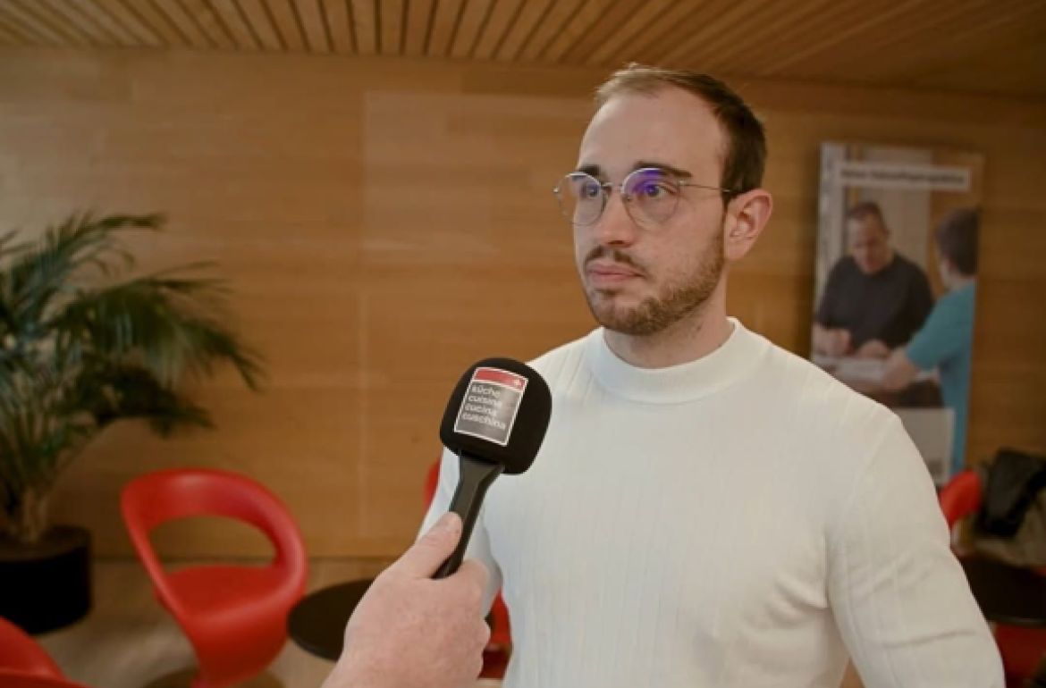 Tolle Feedbacks zu unserem Lehrgang Küchen-Verkauf

Wir haben unsere Teilnehmenden vor laufender Kamera nach ihren Erfahrungen mit der neuen Weiterbildung im Bereich Küchen-Verkauf gefragt. Die Rückmeldungen sprechen für sich: praxisnah, inspirierend und direkt im Berufsalltag umsetzbar.

Alle Video-Feedbacks zur Weiterbildung sind auf unserer Website ...