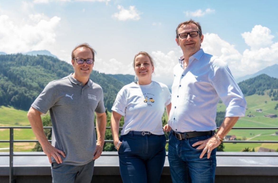 Praxisnah lernen. Kompetenzen vertiefen. Gemeinsam die Zukunft der Küchenbranche gestalten.

Im laufenden Lehrgang «Küchenplaner:in Küche Schweiz / VSSM» haben die Teilnehmenden das Basismodul erfolgreich abgeschlossen und arbeiten nun im Aufbaumodul an der Vertiefung ihres Fachwissens. Diese Woche steht unter anderem das Thema Kundenzeichnungen auf ...