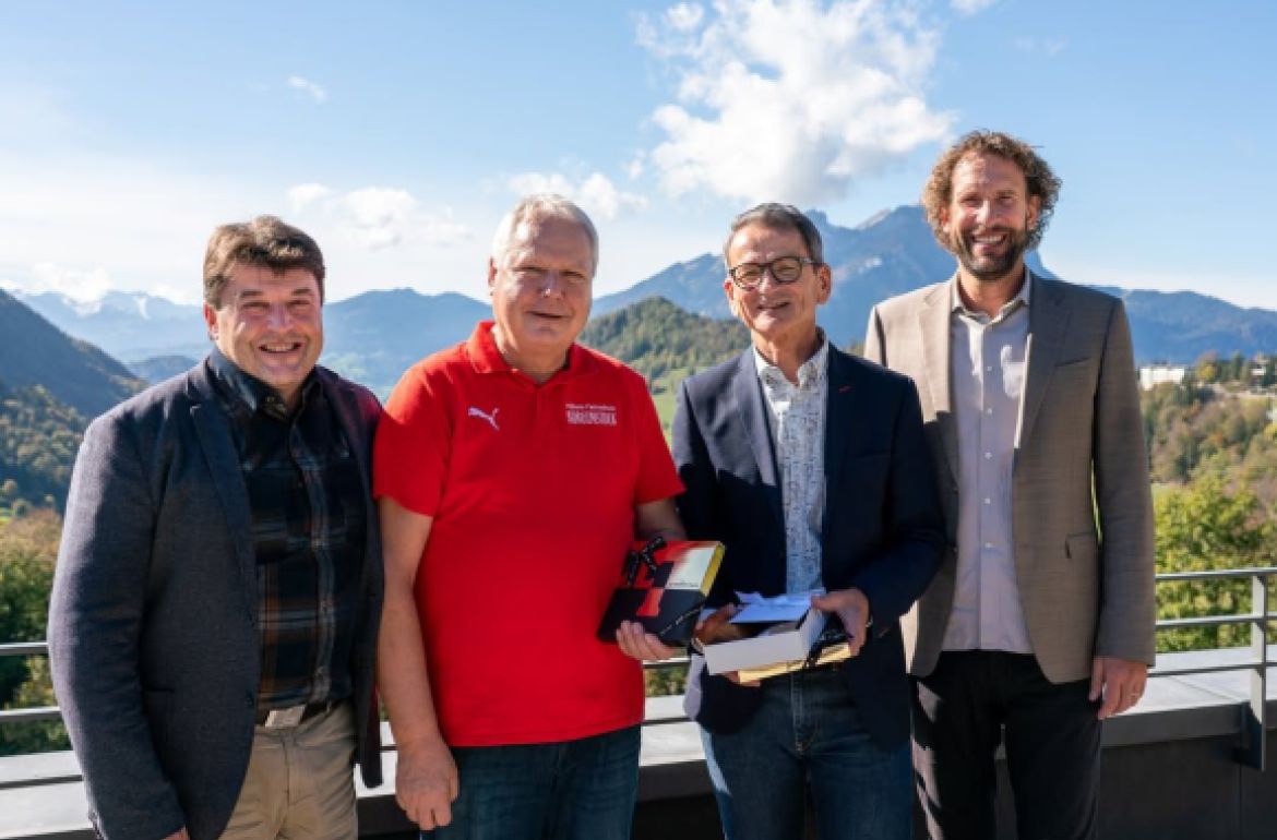 Zwei beeindruckende Laufbahnen und über fünf Jahrzehnte Engagement für den VSSM und die HF Bürgenstock.

Im Anschluss an die Sitzung des Zentralvorstands des VSSM an der HF Bürgenstock bot sich letzte Woche die Gelegenheit, zwei ausserordentlich langjährige Mitarbeitende zu verabschieden.

Robert Meier, Bereichsleiter Finanzen und Rechnungswesen sowie ...